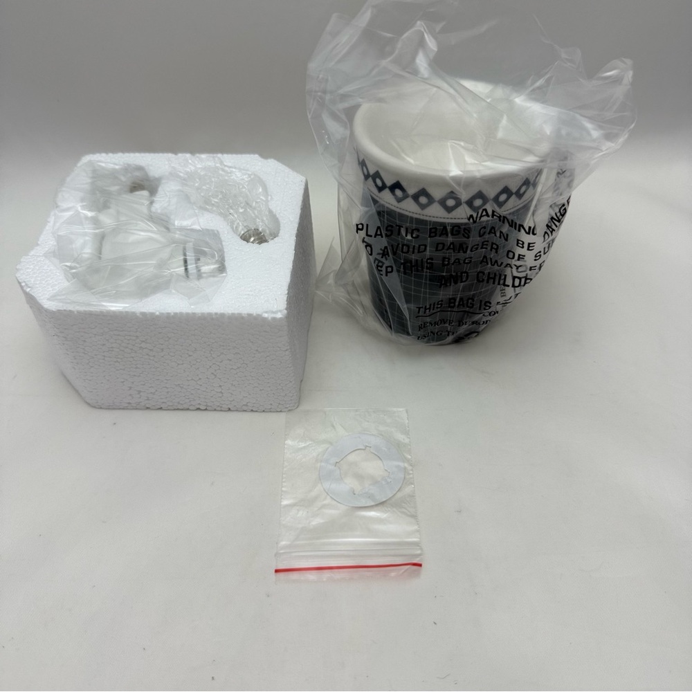 Scentsy Plug In Warmer Black White Ceramic Twig Pattern β Open Box Unused - Picture 10 of 16